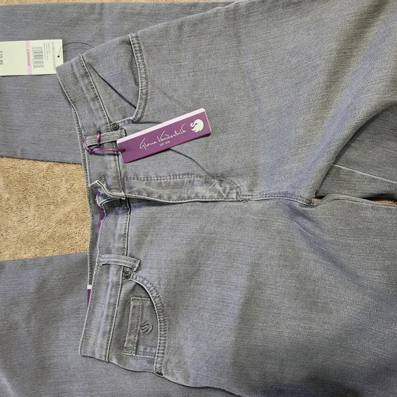 Nwt Gloria Vanderbilt Women's Straight Leg Jeans in Gray - Picture 3 of 12